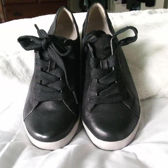 Dansko Black Tie Sneaker Size 8 - Picture 1 of 4